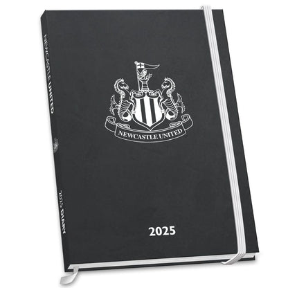 Black hardback 2025 week to view diary